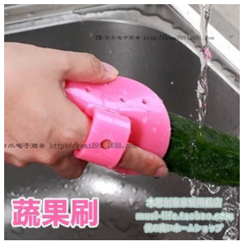 1224 KM facilitates the cleaning of fruits and vegetables by soft brush