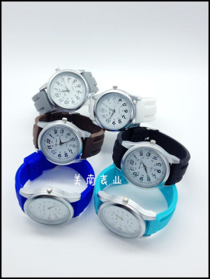 New hot fashion silicone male atmosphere refreshing European wind wholesale discounts students watch