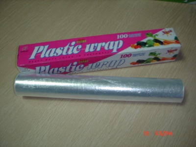 Environment-friendly, non-toxic and high temperature resistant PE cling film