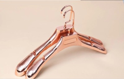 Hot pink gold plastic coat hanger suit hanger men's and women's clothes hanger wholesale