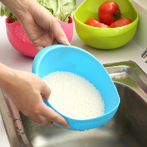 Wash rice the rice sieve the rice bowl in the kitchen drain plastic washing basket vegetable basket