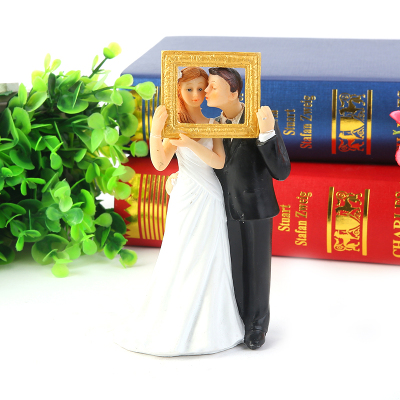 Hot new romantic wedding couple doll western wedding cake top decoration resin crafts