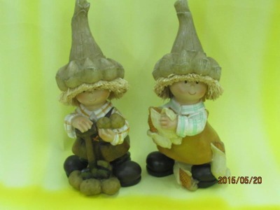 Lovely garlic resin decoration figures decorated resin handicraft ornaments of vegetables