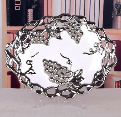 Gao Bo Decorated Home Modern white porcelain crafert furnishing pieces electroplated home creative ceramic fruit plate