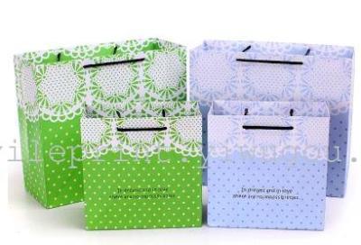 Exquisite lace, fashion and fresh white lace cross gift bag