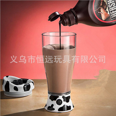 Automatic stirring a cup of coffee Creative glass A cup of fruit juice milk cup