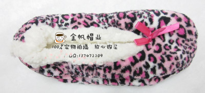 Foreign trade coral leopard print floor socks shoes anti-skid floor socks shoes for women's indoor shoes.