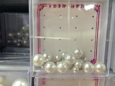 Highlights of pearl studs