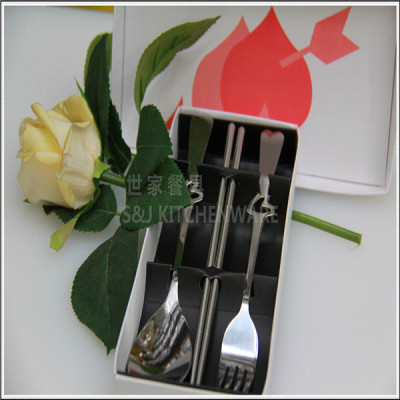 Large heart-shaped hollow stainless steel spoon and fork chopsticks and three pieces of stainless steel tableware