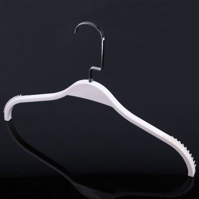 The flat - hook women's white plastic clothing rack solid anti - slip clothing store manufacturers direct wholesale.