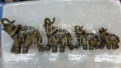 Resin crafts and animals painted elephants in various sizes.