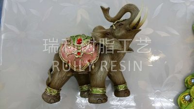 Resin crafts and animals painted elephants.