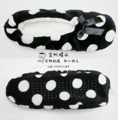 European and American flannel white polka dot floor socks household shoes anti-skid floor socks women's indoor shoes household shoes.