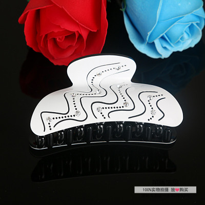 Catch hair acrylic grip with black and white all-match hair accessories hairpin in South Korea