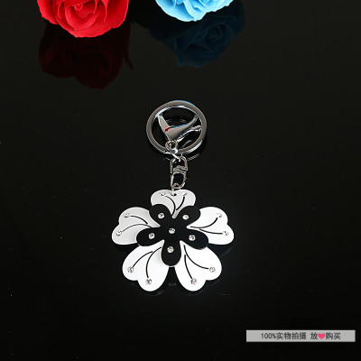 The Korean version of the black and white 2 color creative acrylic diamond jewelry flowers Keychain