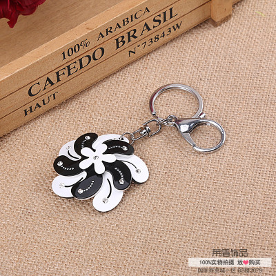 Beautiful flowers Keychain black and white acrylic diamond key pendant pendant bag