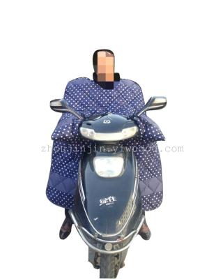 Factory direct sales winter double - sided waterproof windshield by knee and chest protector hand windshield