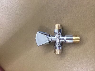 Opposite direction double water outlet angle valve. The cross angle valve.