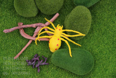 Simulation of soft gelatin animals, full of toys, Halloween, simulation snakes, small spiders.