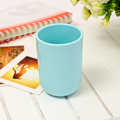 The new high-quality thick environmental protection PP material exquisite carved glass cup cup office color cup