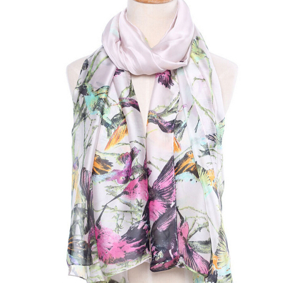 The new lady prints a silk scarf with a silk scarf and a silk scarf.