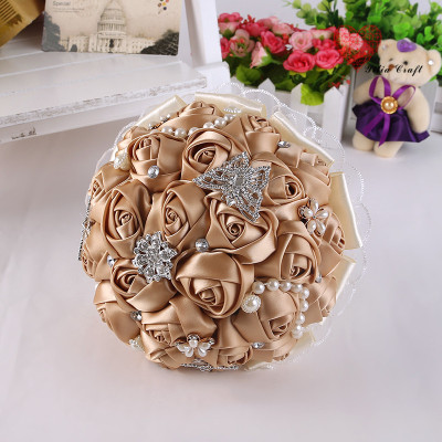 The wedding is a popular wedding bouquet with a new luxury diamond-encrusted handle pearl lace Korean hand bouquet.