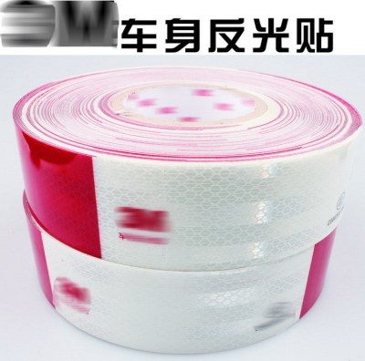 The 3M reflective marker is affixed with 3M reflective strip warning label