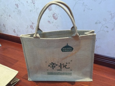 Hand-made hessian bag with shopping LOGO and zipper in gift bag