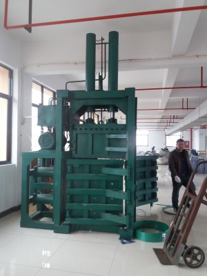 Four - door hydraulic clothing packer rope packing machine plastic - steel strapping machine