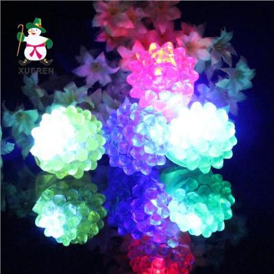 The explosion of the Christmas lighting toy LED color ring finger lights flash toy factory direct spread of Strawberry
