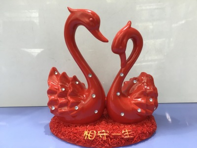 9.9 yuan ten yuan fine decoration decoration resin resin handicraft imitation mahogany red on the swan