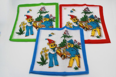 Classic handkerchief light colored cartoon children 's handkerchief is made of cotton