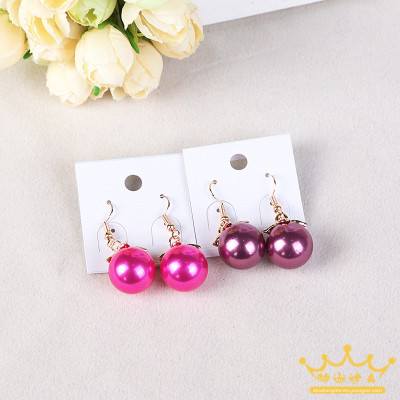Korean fashion personality pearl earrings.