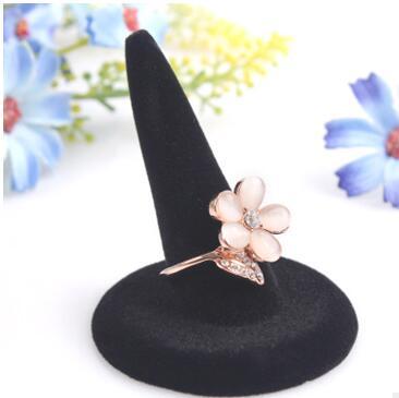 Qimei Single Black Suede Pointed Finger Ring Stand Ring Display Rack Jewelry Display Shelf Wholesale