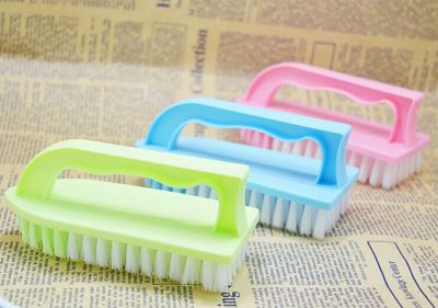 Small iron brush one yuan daily groceries wholesale plastic laundry cleaning brush wash shoe brush.