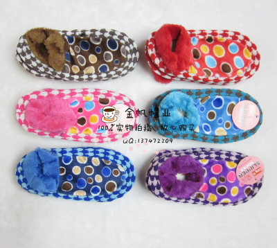Low price spot foreign trade export polka dot pattern knitted flannelette patchwork adult wool floor socks floor board shoes.