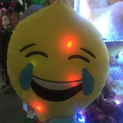 Emoji light emitting QQ expression expression smile series luminous pillow WeChat