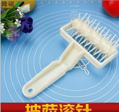 baking tool needle roller non-stick hard pizza needle roller biscuit wheel needle plastic pulling needle punch mid-autumn festival