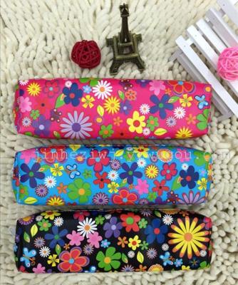 Cartoon Korean version of the new large capacity small fresh flower stationery bag pencil factory direct students
