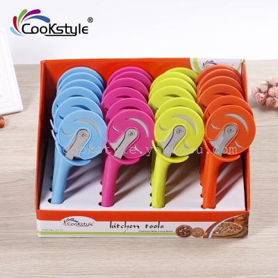 Plastic handle pizza roller knife / baking knife / cookie cutter / single round pizza hob kitchen tool