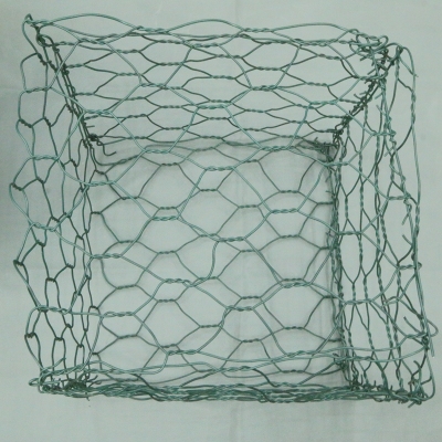 Fence for barbed wire dog cage