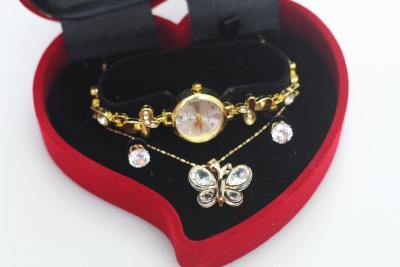 New Ladies Necklace Earrings Set Watch Gift Set heart-shaped valentine gift box