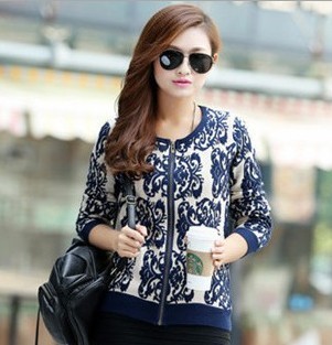 The new spring fashion cardigan sweater shawl coat of blue and white porcelain
