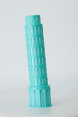 The new creative gift set Leaning Tower of Pisa cup of coffee cups and plastic cups with a spoon