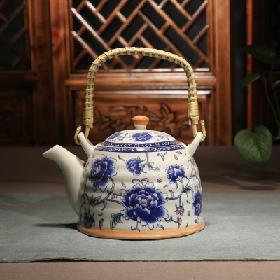 Jingdezhen high temperature ceramic teapot handle large household gift pot pot kettle