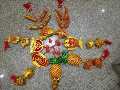 Gold pendant pepper pineapple ingots purse