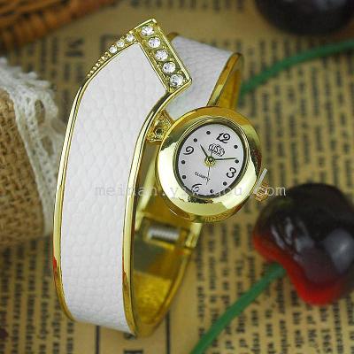 Go to watch foreign hot snake gold bracelet table factory wholesale quartz watch