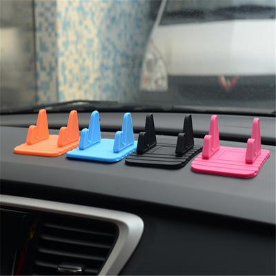 The vehicle seat bracket silicone mobile phone GPS navigator can be disassembled and assembled mat