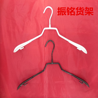Manufacturers selling black and white scoop dipping plastic hangers, elegant antiskid and durable