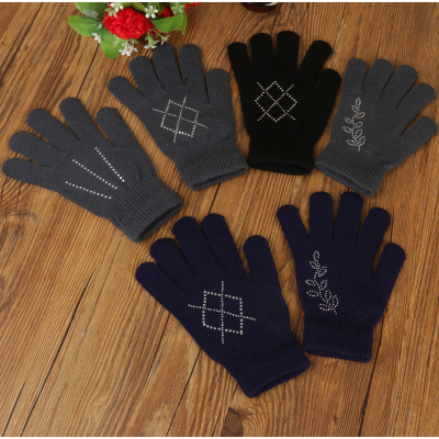 Fashionable bright and bright diamond gloves for gloves.